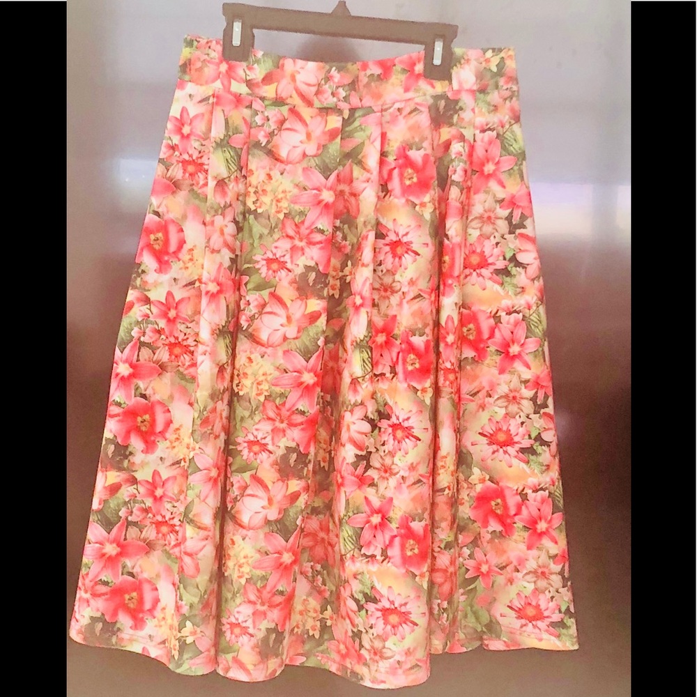 Floral skirt never worn